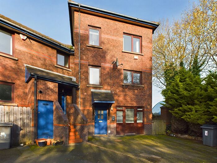 3 Bedroom Flat To Rent In Ravenhill Reach Mews, Belfast, BT6