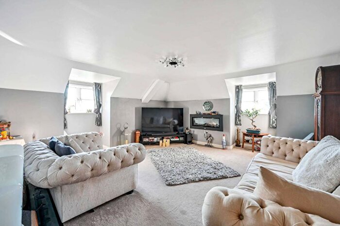 2 Bedroom Flat For Sale In Heathside Road, Woking, GU22