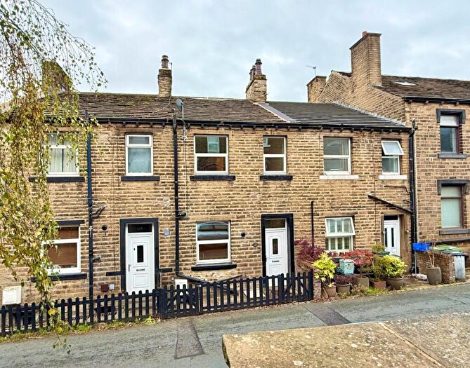 2 Bedroom Terraced House To Rent In Longwood Gate, Huddersfield, West Yorkshire, HD3