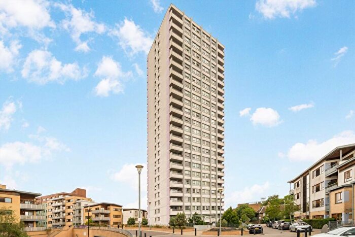 2 Bedroom Flat To Rent In Rainhill Way, Bow, E3