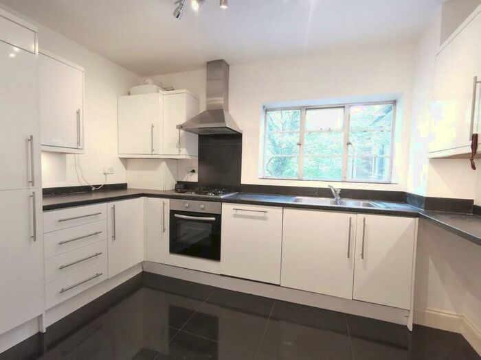 3 Bedroom Flat To Rent In Falloden Court, Brookland Rise, Hampstead Garden Suburbs, NW11