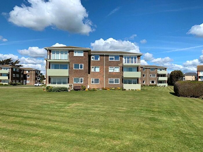 2 Bedroom Flat To Rent In The Martlets, Rustington, Littlehampton, West Sussex, BN16