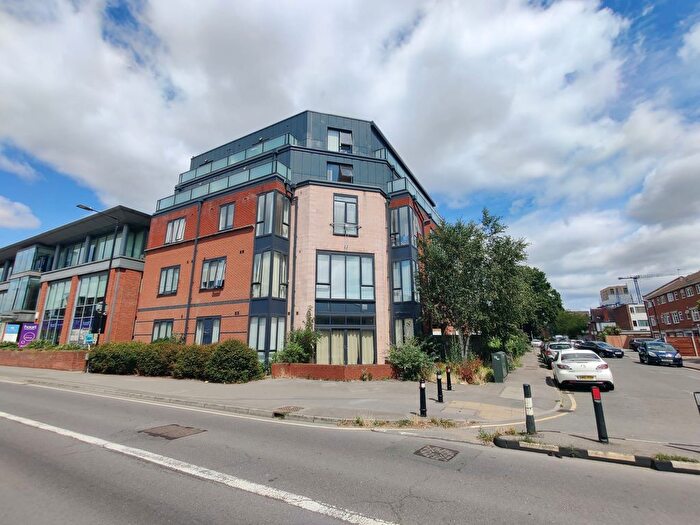 1 Bedroom Flat For Sale In Bath Road, Slough, SL1
