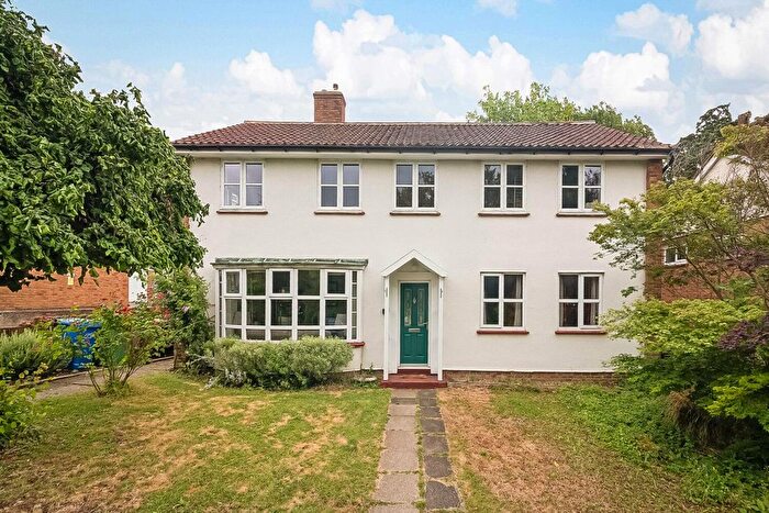 3 Bedroom Maisonette For Sale In Baird Gardens, London, SE19