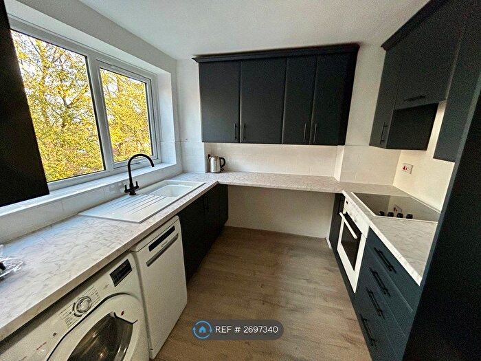 2 Bedroom Flat To Rent In Moorfield Court, Sutton Coldfield, B73