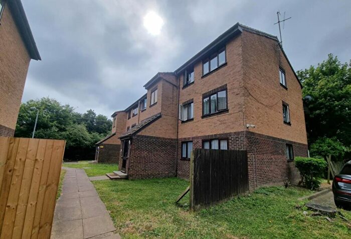 2 Bedroom Flat For Sale In Conway Gardens, Grays, Essex, RM17