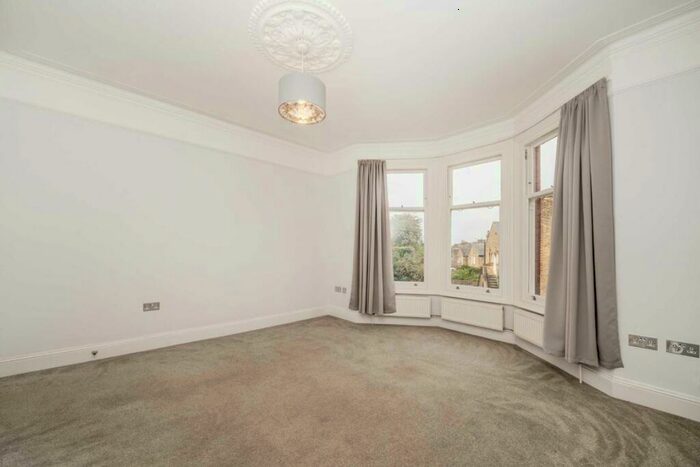 2 Bedroom Flat To Rent In Radbourne Road, Balham, SW12
