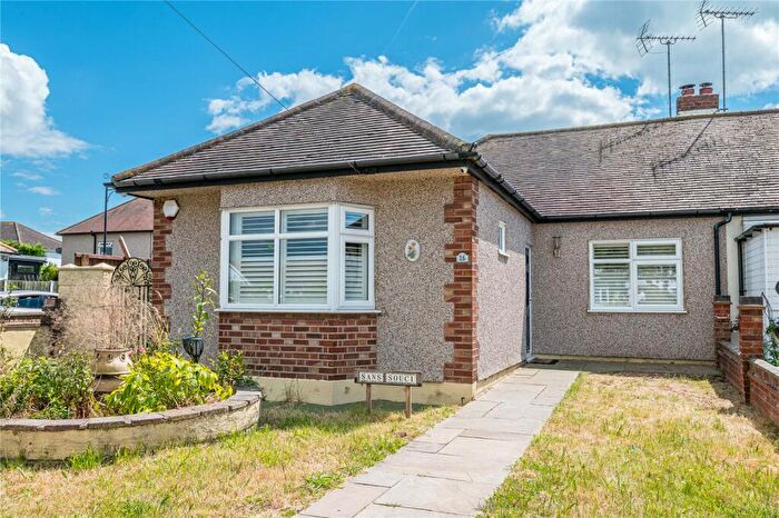 2 Bedroom Bungalow For Sale In Oakengrange Drive, Southend-on-Sea, Essex, SS2