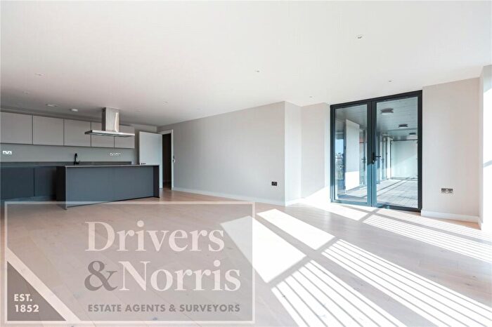 3 Bedroom Apartment To Rent In Tottenham Lane, Crouch End, London, N8