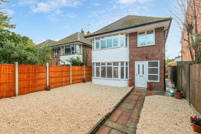 3 Bedroom Detached House To Rent In Hampton Road, Teddington, TW11