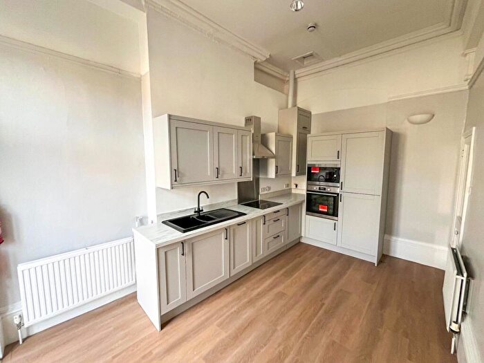 2 Bedroom Apartment To Rent In Canynge Square, Bristol, Somerset, BS8