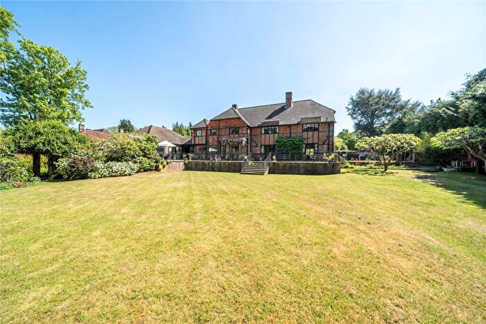 5 Bedroom Detached House For Sale In Carrick Lane, Yateley, Hampshire, GU46