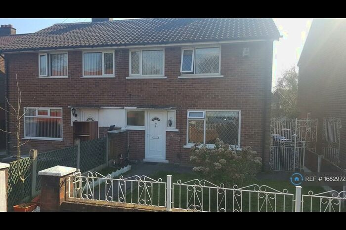 3 Bedroom Semi-Detached House To Rent In Kenyon Way, Manchester, M38