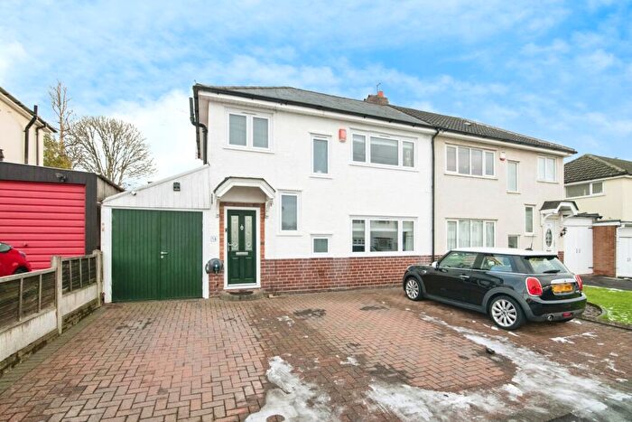 3 Bedroom Semi Detached House For Sale In Newlands Drive, Halesowen, West Midlands, B62