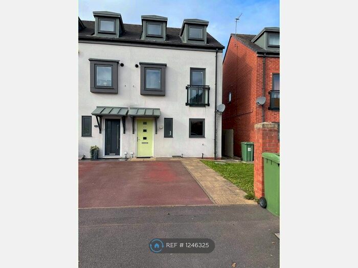 3 Bedroom Semi-Detached House To Rent In Humphries Road, Wolverhampton WV10