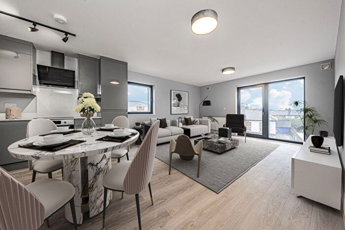 1 Bedroom Flat For Sale In Hanworth Road, Hounslow, TW3