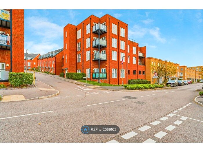 2 Bedroom Flat To Rent In Oakes Crescent, Dartford, DA1