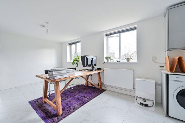 1 Bedroom Flat To Rent In Peckham Rye, Peckham Rye, London, SE15
