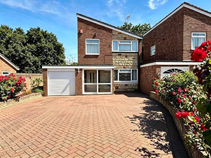 3 Bedroom Detached House For Sale In Thorne Road, Eldene, Swindon, SN3