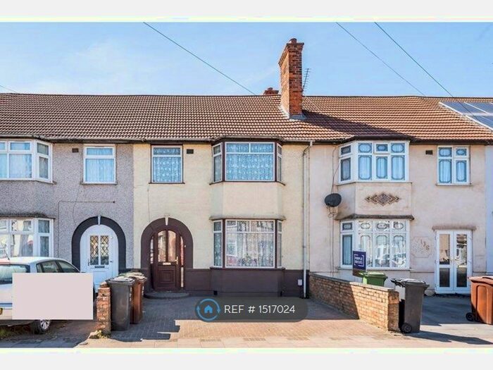 3 Bedroom Terraced House To Rent In Ballards Road, Dagenham, RM10
