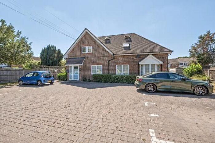 1 Bedroom Flat For Sale In Queenswood Court, Shepperton, TW17