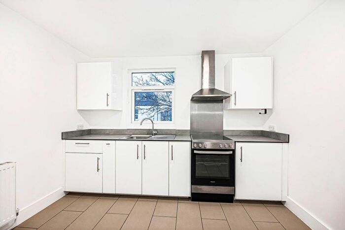 2 Bedroom Flat To Rent In Francis Road, London, E10