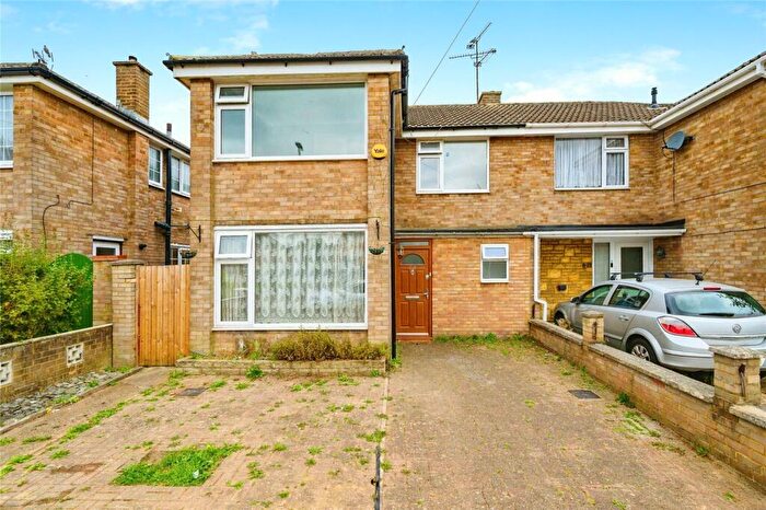 3 Bedroom Semi-Detached House To Rent In Clydesdale Road, Luton, LU4