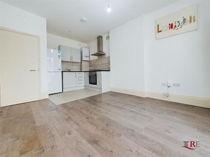 2 Bedroom Flat To Rent In Grange Road, Willesden Green, London, NW10