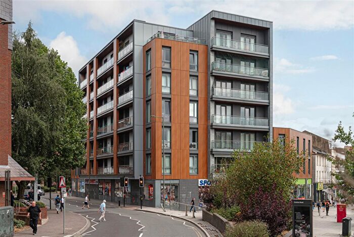 1 Bedroom Flat To Rent In Queensway, Redhill - Underground Parking Included, RH1