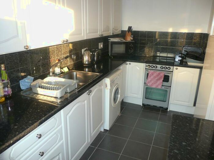 2 Bedroom Flat To Rent In Ventnor Road, Sutton, Surrey, SM2