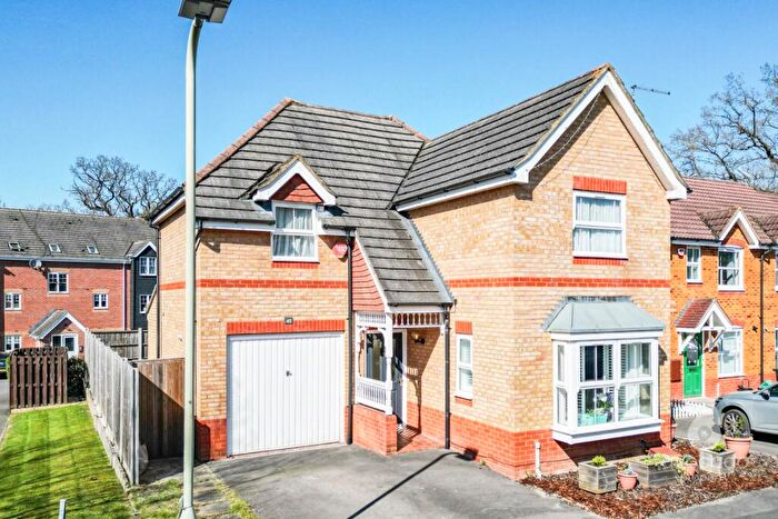 3 Bedroom Detached House For Sale In Howell Close, Arborfield, RG2