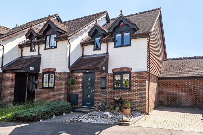 2 Bedroom End Of Terrace House For Sale In Lakers Meadow, Billingshurst, RH14