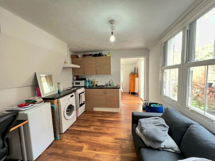 Apartment To Rent In Raveley Street, London, NW5