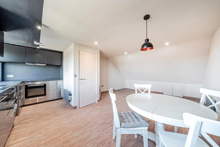 3 Bedroom Flat For Sale In Commonside East, Mitcham, CR4