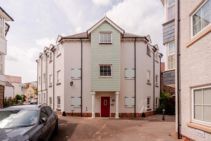 2 Bedroom Flat For Sale In Eastcliff, Portishead, BS20