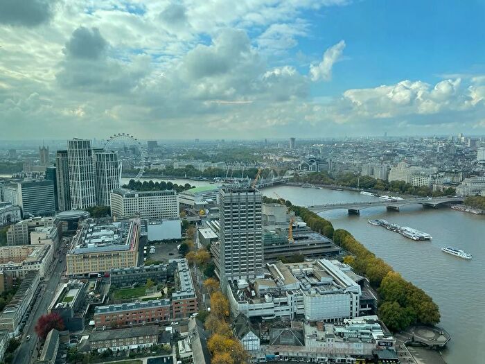 3 Bedroom Flat To Rent In Southbank Tower, Upper Ground, London, SE1