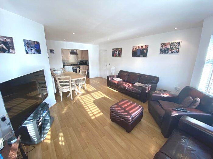 2 Bedroom Flat To Rent In Coleridge Way, Borehamwood, WD6