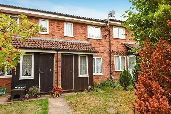 1 Bedroom Terraced House To Rent In Waverley Court, Woking, Surrey, GU22