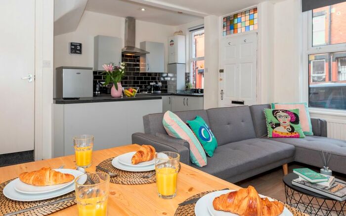 2 Bedroom Flat To Rent In Harold Walk, Leeds, LS6