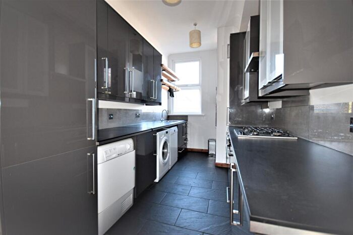 3 Bedroom Maisonette To Rent In Lordship Lane, East Dulwich, SE22