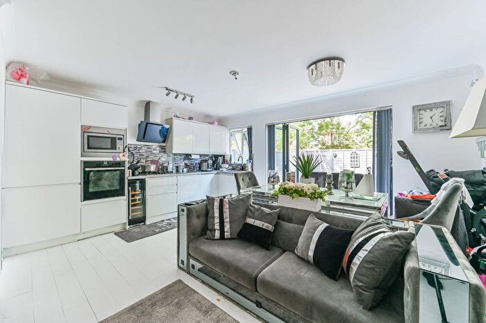 2 Bedroom Flat To Rent In Kensington Avenue, Thornton Heath, CR7