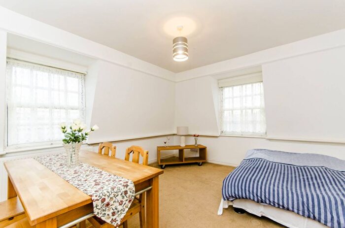 1 Bedroom Flat For Sale In Western Avenue, Ealing, London, W5