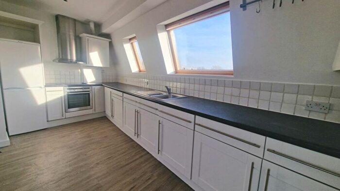 2 Bedroom Apartment To Rent In Grafton Yard, Kentish Town, NW5