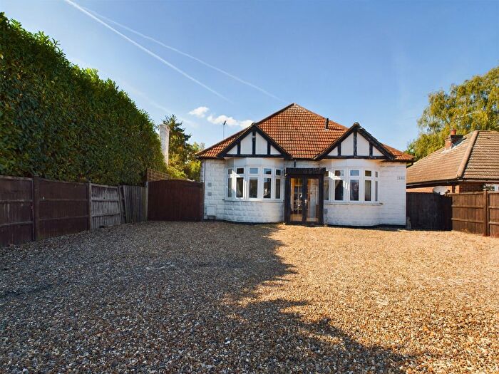 3 Bedroom Chalet For Sale In Coppermill Road, Wraysbury, Berkshire, TW19