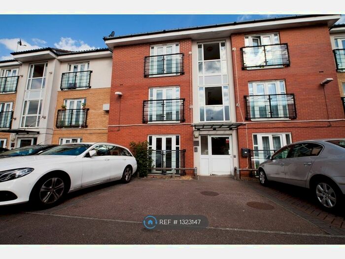 2 Bedroom Flat To Rent In Neale Court, Dagenham, RM9