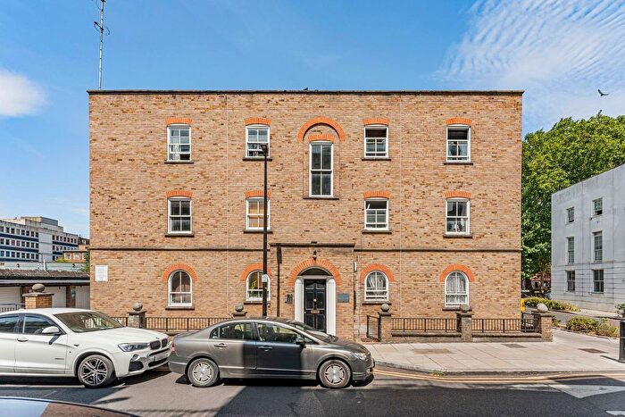 3 Bedroom Flat For Sale In Wilton Court, Cavell Street, London, E1