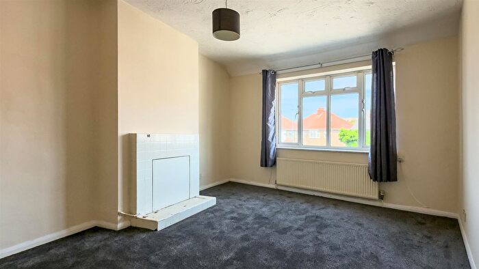 4 Bedroom Flat To Rent In North Hyde Road, Hayes, UB3