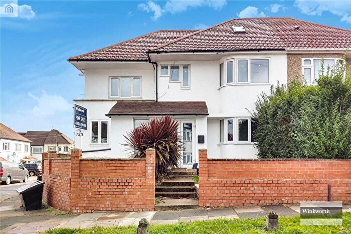 3 Bedroom Apartment To Rent In Townsend Lane, Kingsbury London, NW9