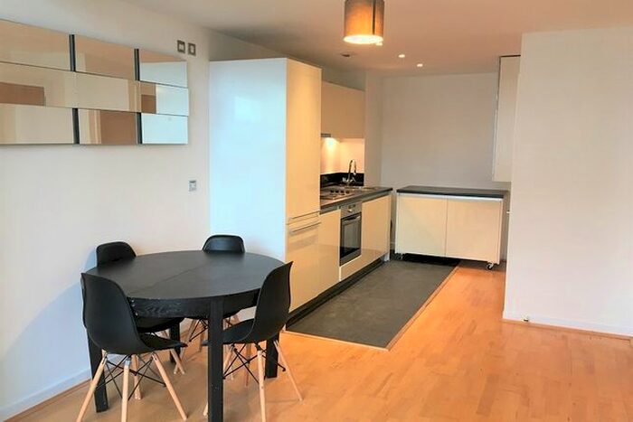 3 Bedroom Flat To Rent In Wallis House, Great West Road, Brentford, TW8