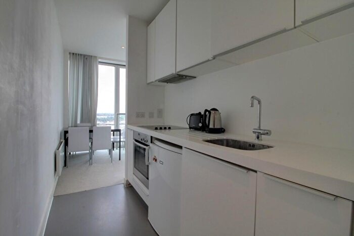 Apartment To Rent In Rotunda, New Street, Birmingham City Centre, B2